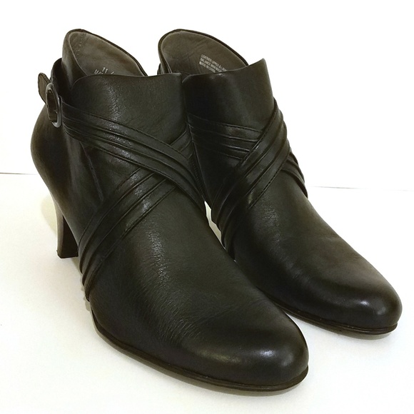 BORN Black Leather Stacked Heel Booties Size 11 - Picture 4 of 8